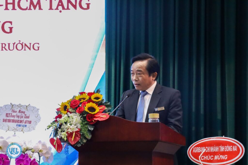 PGS.TS Nguyễn Tiến Dũng phát biểu cảm ơn tại buổi lễ