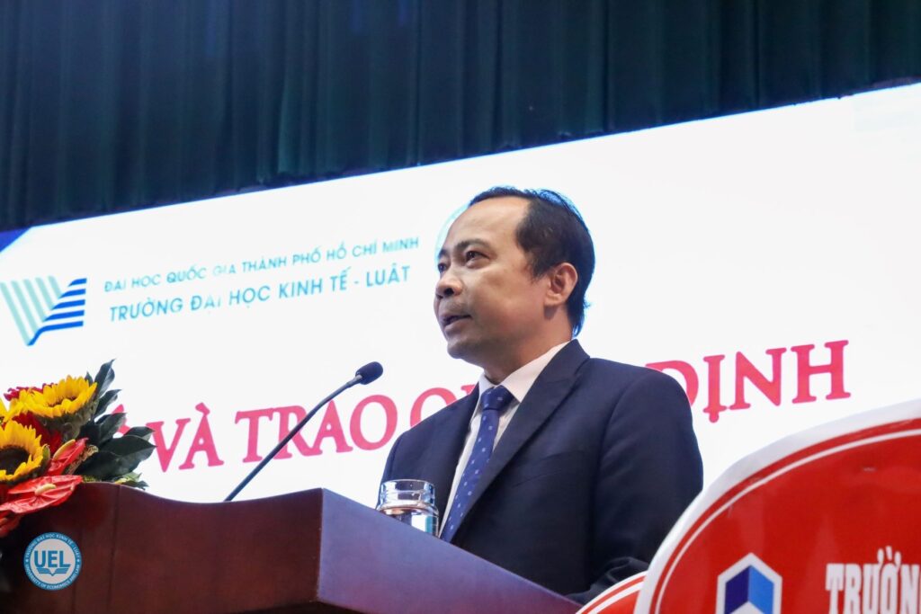 PGS.TS Vũ Hải Quân, Ủy viên BCH Trung ương Đảng, Bí thư Đảng ủy, Giám đốc ĐHQG-HCM phát biểu giao nhiệm vụ