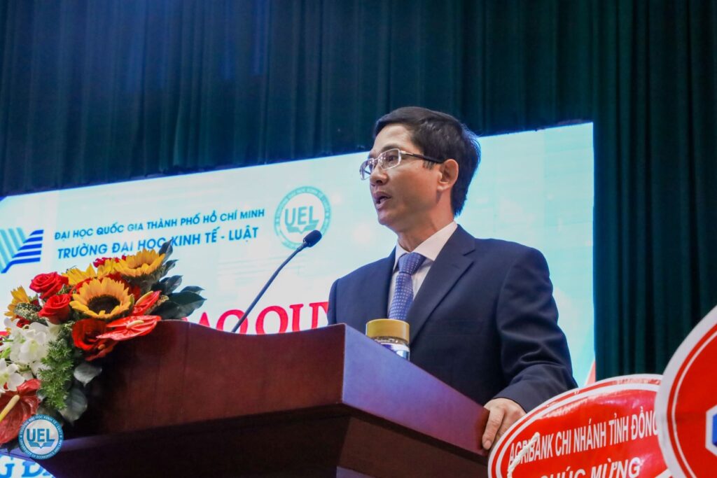 PGS.TS Hoàng Công Gia Khánh - Tân Hiệu trưởng Trường ĐH Kinh tế - Luật phát biểu nhận nhiệm vụ tại buổi lễ