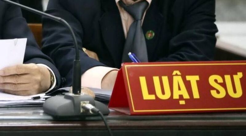 luật sư