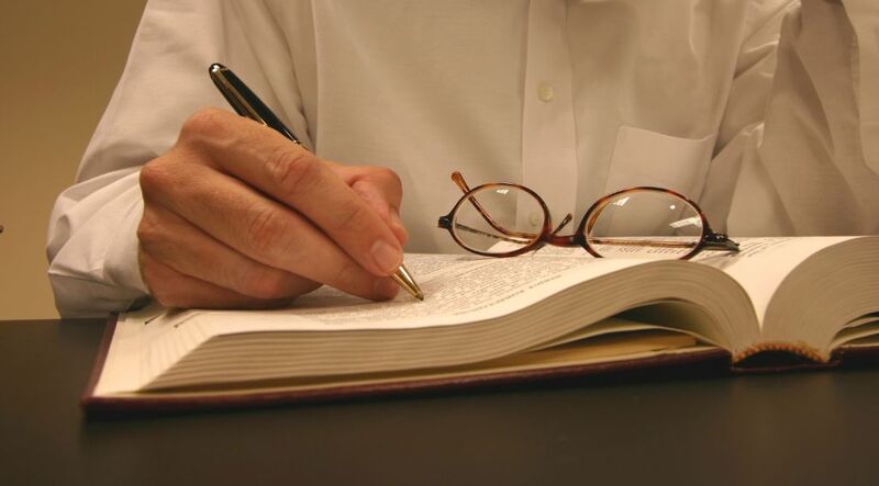 Sinh viên thường gặp khó khăn trong nghiên cứu, đọc tài liệu pháp lý
