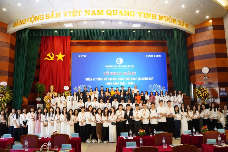 HLU là một trường đại học công lập có bề dày truyền thống đào tạo luật