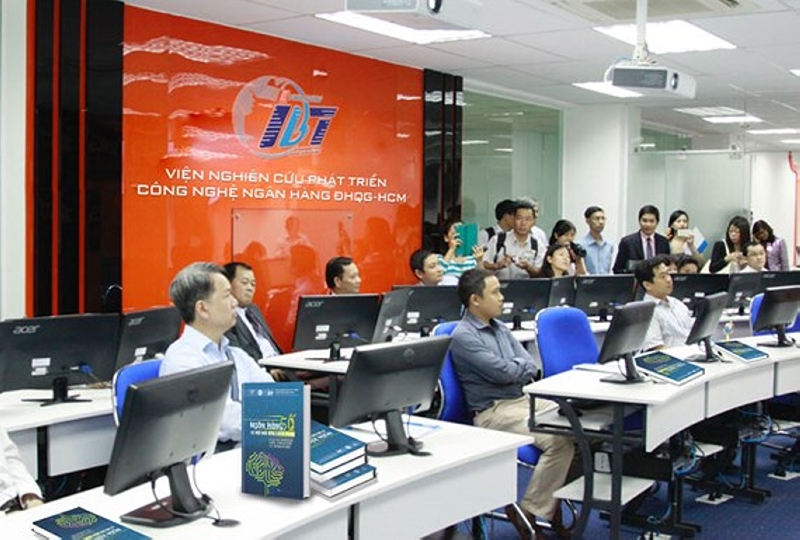 Viện Nghiên cứu Phát triển Công nghệ Ngân hàng ĐHQG-HCM (IBT) tại UEL