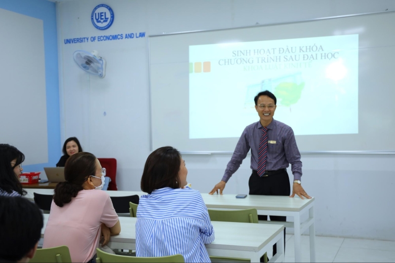 Buổi sinh hoạt cùng học viên Sau đại học tại Khoa Luật kinh tế UEL