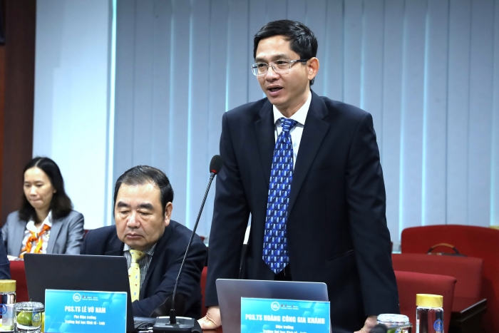 PGS.TS Hoàng Công Gia Khánh - Hiệu trưởng phát biểu khai mạc