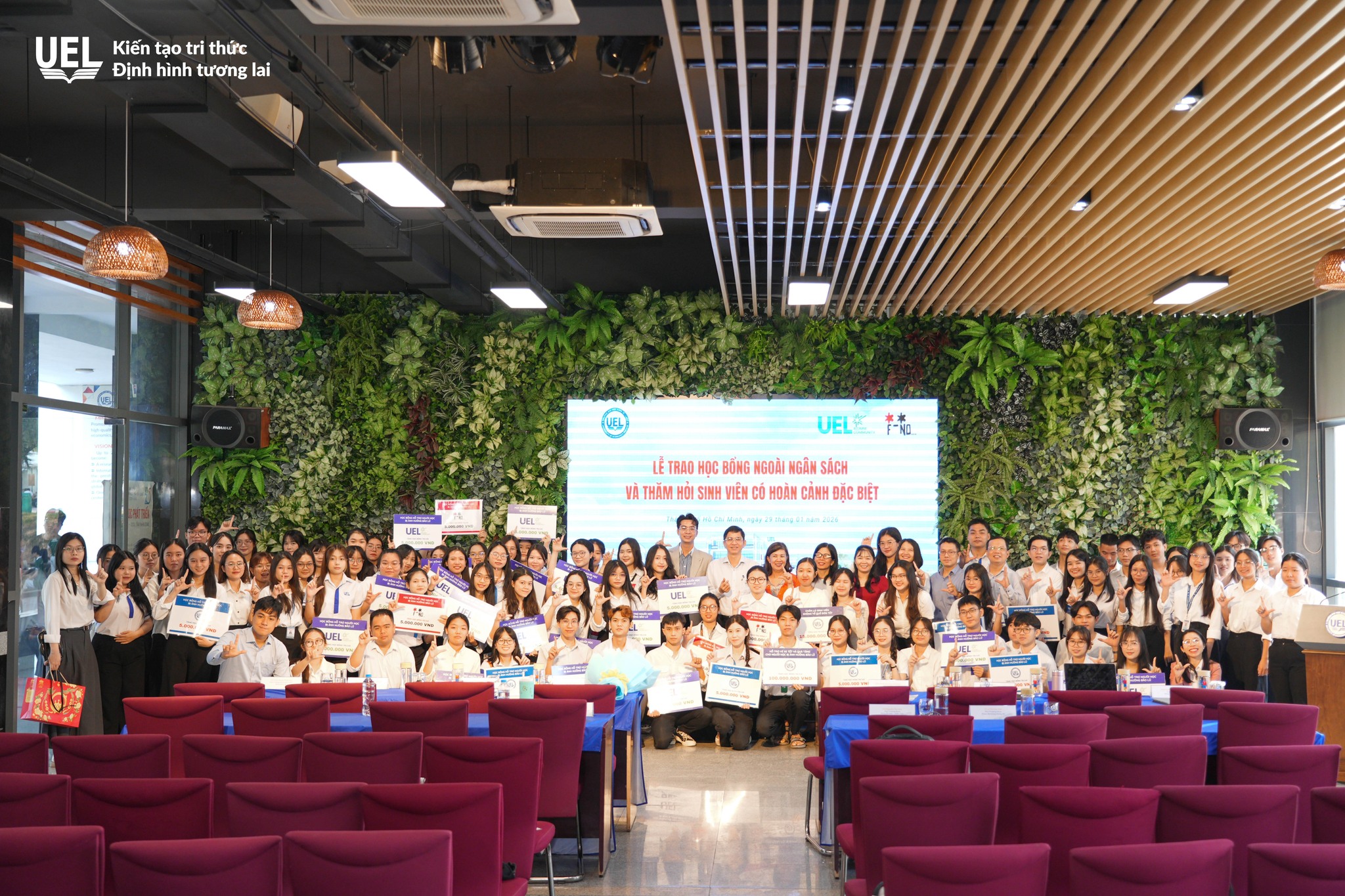 Học phí UEL 2026 và các chính sách hỗ trợ tài chính cho sinh viên